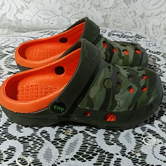 capelli new york crocs